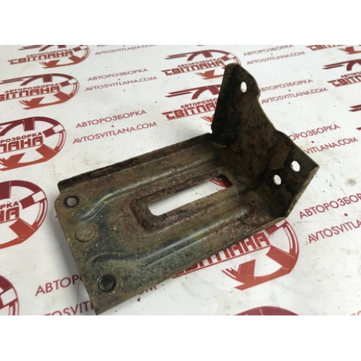 Кронштейн заднего бампера правый Kia Sorento 2002-2009 866923E000